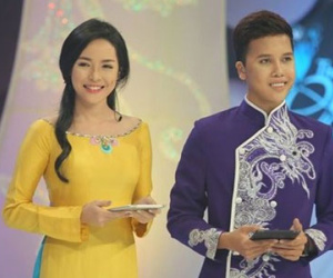 Cô gái nổi tiếng nhờ thẩm mỹ làm MC trên sóng trực tiếp
