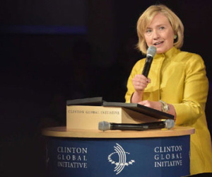 Hillary Clinton lún sâu vào các rắc rối tiền bạc