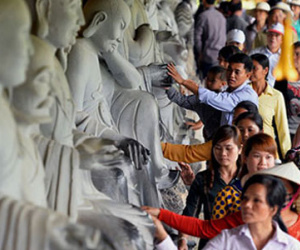 Xoa đen La Hán, viết bậy lên tranh nhà sư chùa Bái Đính
