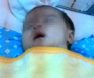 30 giây nhanh trí của bác sĩ trẻ cứu sống bé gái 2 tháng tuổi