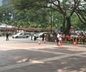 Clip: Xe chở linh cữu ông Lý Quang Diệu về dinh Istana
