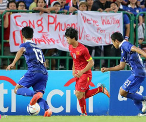 Cổ động viên Thái Lan mỉa mai Công Phượng