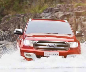 Ford Everest 2015 có giá từ 38.950 USD