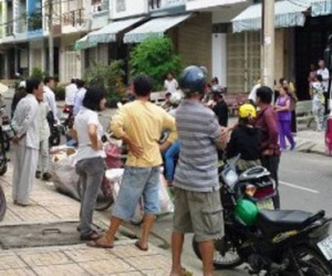 Nguyên chủ tịch xã bắn vợ rồi cố thủ trong nhà