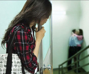 Con gái xin bố đừng ngoại tình trên sóng trực tiếp