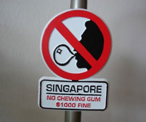 Lý Quang Diệu đã cấm kẹo cao su ở Singapore ra sao?