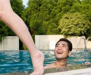 Nạn dâm tặc bủa vây phòng nữ thay đồ ở hồ bơi TP.HCM