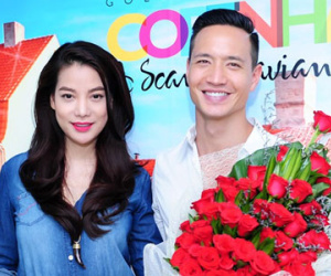 Trương Ngọc Ánh bất ngờ mang hoa tới tặng Kim Lý