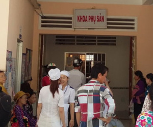 Bé sơ sinh chết, người nhà lại vây bệnh viện