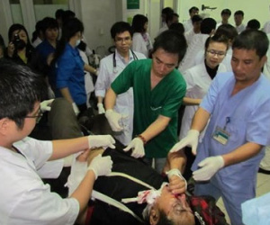 Bộ Y tế cử đoàn bác sĩ ứng cứu nạn nhân vụ sập giàn giáo