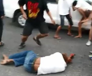 Clip: Bị đánh chết vì tông hàng loạt người rồi bỏ chạy