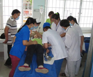 Hàng trăm công nhân Công ty Cy Vina lại bị ngộ độc thức ăn