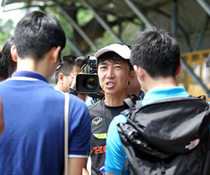 HLV Toshiya Miura: "Sao phải sợ áp lực?"