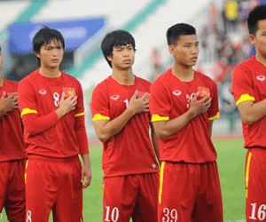 Olympic Việt Nam mặc áo đấu màu đỏ trong trận gặp Malaysia