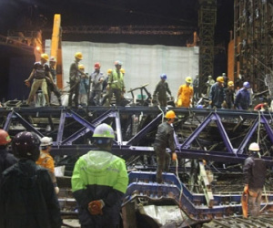 Sập giàn giáo Formosa: Đang giải cứu 2 công nhân dưới đống săt