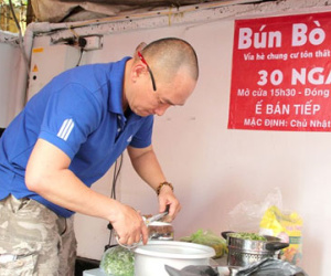 Chủ quán bún bò chấp nhận bỏ bảng nội quy gây cười