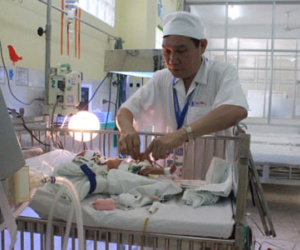 Cứu sống bé sơ sinh bị tắc tá tràng tỷ lệ tử vong 94%