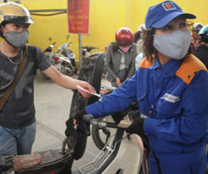 Không giảm giá xăng: Người tiêu dùng lại chịu thiệt