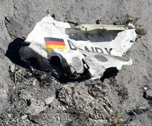 Vụ Germanwings 4U9525: Cơ trưởng "dùng rìu phá cửa buồng lái"