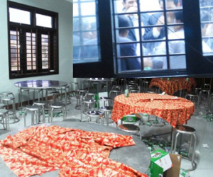 "Bãi chiến trường" ăn nhậu của cán bộ xã khi dân chạy lũ lụt