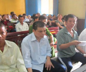 Mâu thuẫn đá gà, nhóm trai làng đâm chém nhau dã man
