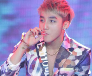 Sơn Tùng: "Tôi bỏ thi, hạn chế tối đa chạy show để trị bệnh"