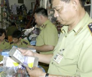 Thu giữ hàng trăm ngàn đồ mỹ phẩm giả tại cửa hàng Xuân Thủy