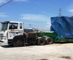 Xe khủng nằm yên, trạm cân điều xe đến chờ đợi