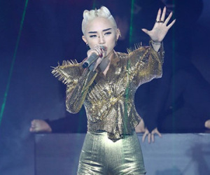 The Remix: "Người đàn bà hóa đá" - Team Tóc Tiên