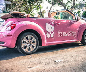 Volkswagen Beetle phong cách Hello Kitty tại Sài Gòn