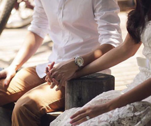 Hà Tăng bất ngờ chia sẻ lại ảnh cưới vào cận ngày lâm bồn