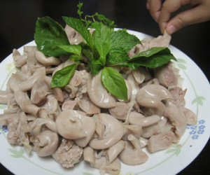 Nghi án đầu độc chồng qua món lòng lợn
