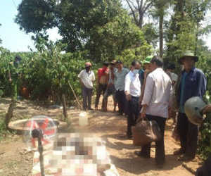 Thi thể thanh niên đang phân hủy dưới giếng sâu bị bịt kín