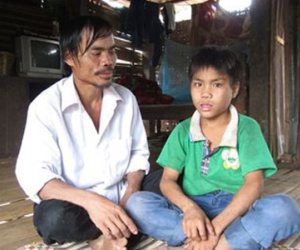 Học sinh lớp 7 không viết nổi tên mình