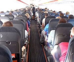 Máy bay hạ cánh khẩn vì hành khách đấm nữ tiếp viên