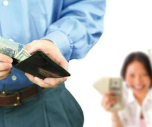 “Thu nhập tiền tỷ tôi cũng sẽ đưa vợ giữ hết”