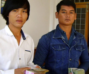 Treo nghi can lên cửa sổ, ép nhận tội “giết người”