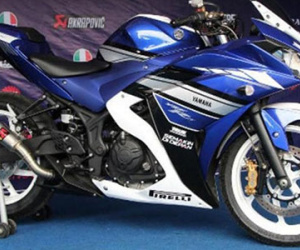Yamaha R25 với ống xả xe đua ra mắt ở Indonesia