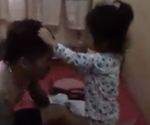 Clip bố dạy con nhỏ đánh trả bạn học khiến dân mạng phẫn nộ