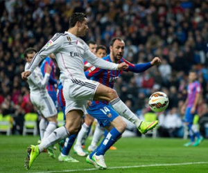 C.Ronaldo bất ngờ bị kiểm tra doping