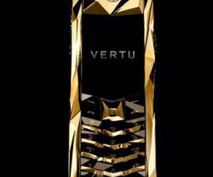 Đi uống cà phê, mất điện thoại Vertu giá...772 triệu