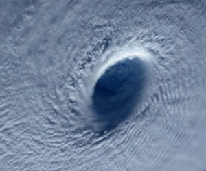 Bão Maysak tiến gần biển Đông, Philippines sơ tán 24.000 dân