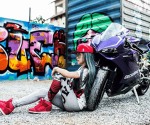 DJ Melo cá tính bên Ducati 899 Panigale màu độc ở Sài Gòn