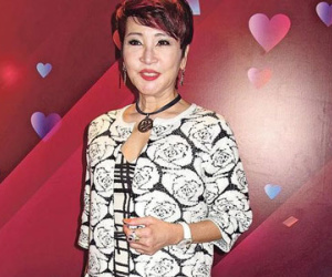 Mẹ Tạ Đình Phong nổi đóa trước tin đồn Vương Phi mang bầu