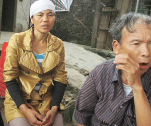 Vụ con bạc chết tại trụ sở: Công an cùm và tát nạn nhân