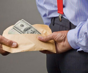 Chuyện bệnh nhân đút lót bác sĩ ở xứ người
