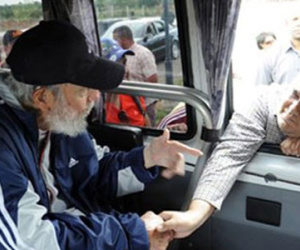 Cựu Chủ tịch Fidel Castro bất ngờ xuất hiện “đầy sức sống”