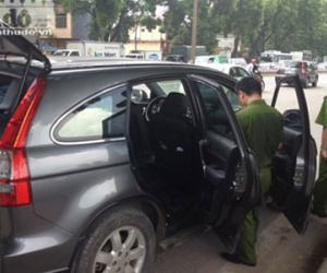 Vây bắt hung thủ giết tài xế xe CRV trốn trong bồn nước