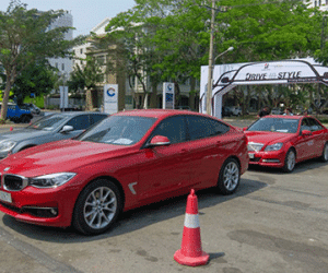 Xế sang Việt rồng rắn xếp hàng đi học phong thái lái xe