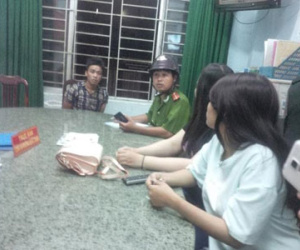 Bị 2 cô gái và công an truy đuổi, 2 tên cướp rớt sông Đồng Nai
